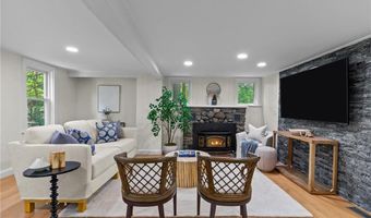 31 Brookside Dr, North Smithfield, RI 02896