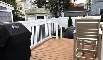 33 Slocum St, Newport, RI 02840