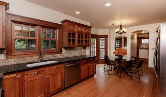 618 9th St, Ames, IA 50010