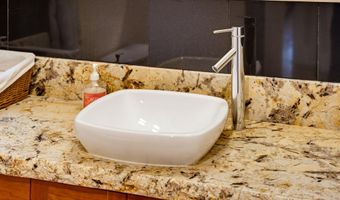307 N Main St, Ashland, OR 97520
