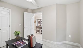 6924 FAIRFAX Dr 122, Arlington, VA 22213