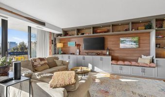 1016 S WAYNE St 302, Arlington, VA 22204