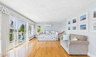 72 Marine Dr, Narragansett, RI 02882