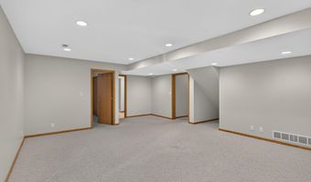 3038 Aspen Rd, Ames, IA 50014