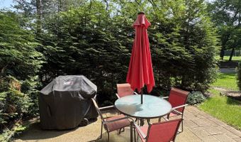 1227 S Old Wilke Rd 104, Arlington Heights, IL 60005