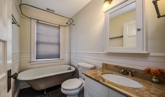 9 First Ave, Branford, CT 06405