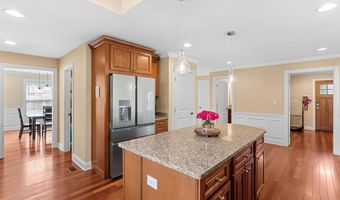 6932 ALPINE Dr, Annandale, VA 22003