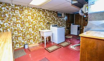 903 Willow Dr, Aberdeen, SD 57401
