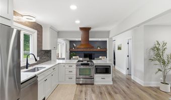 161 Devorah Dr, Aurora, OH 44202
