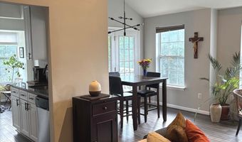 5924 FOUNDERS HILL Dr 302, Alexandria, VA 22310