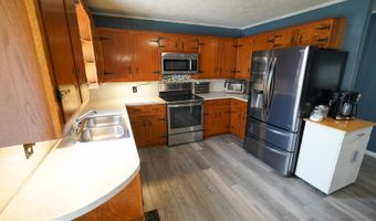 10 Walnut St, Birdseye, IN 47513