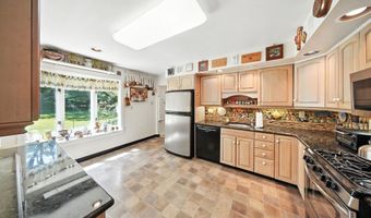 10 CAREY, Ambler, PA 19002