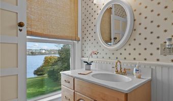 44 Bliss Mine Rd 4, Middletown, RI 02842