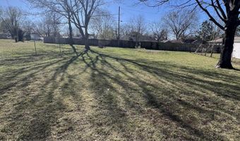 905 S Griffith Ave, Aurora, MO 65605