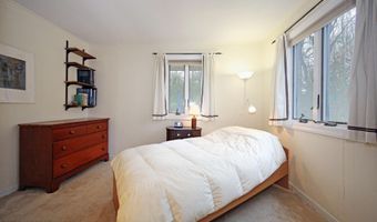 222 Red Hill Rd, Middletown, NJ 07748