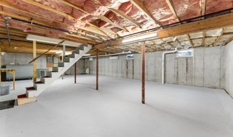 2 Cortland Cir, Bangor, ME 04401