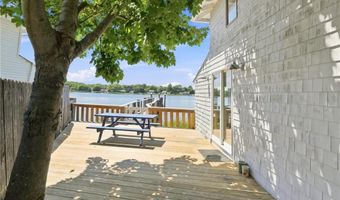 32 King Philip Ave, Barrington, RI 02806