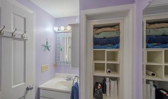 35 Pelham St D, Newport, RI 02840