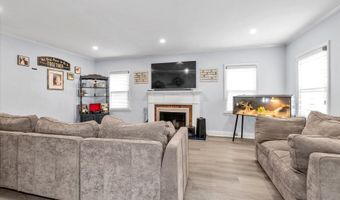 22 Towne St, Amityville, NY 11701