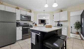 1710 Ridgeview Circle Dr, Ballwin, MO 63021