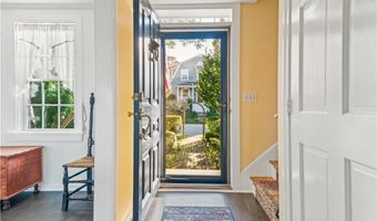 128 Eustis Ave, Newport, RI 02840