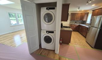 2 Dixon Rd, Danbury, CT 06811
