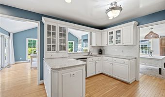 195 Shawnee Trl, Aurora, OH 44202