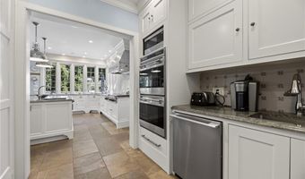 14 Bay View Rd, Charlestown, RI 02813
