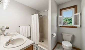 91 Ford St, Ansonia, CT 06401