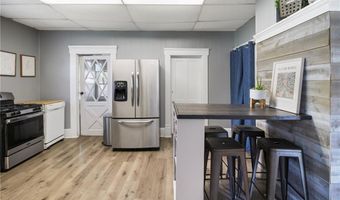 911 E 5th St, Altamont, KS 67330