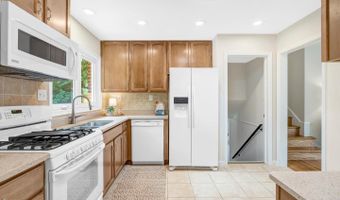 4808 BRADFORD Dr, Annandale, VA 22003