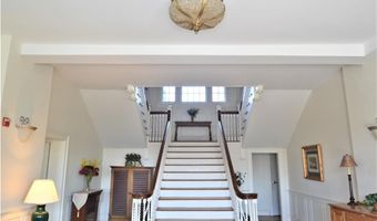 398 Wolcott Ave 4, Middletown, RI 02842