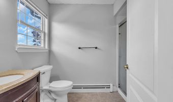 7 Alton Ct, Toms River, NJ 08757