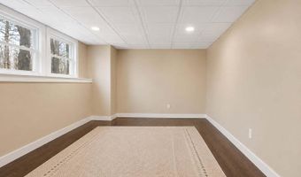 816 Riverside Dr, Augusta, ME 04330