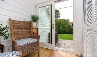 170 Pilgrim Pkwy, Warwick, RI 02888