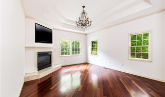 4 Hart Pond Dr, North Smithfield, RI 02896