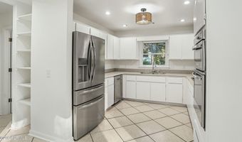 100 Thomas Sumter St, Beaufort, SC 29907