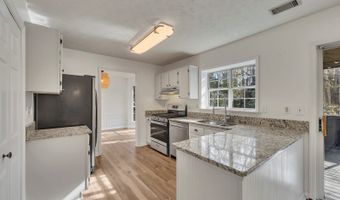 4935 Tanners Spring Dr, Alpharetta, GA 30022