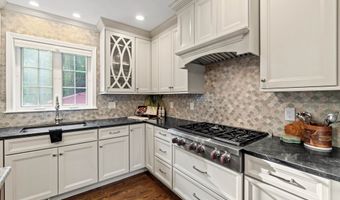 104 Windsor Dr, Auburn, NH 03032