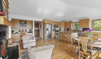 9364 Spring Creek Rd, Amherst, WI 54406