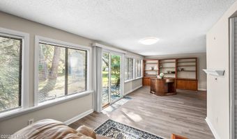 1 Marsh Harbor Dr A, Beaufort, SC 29907