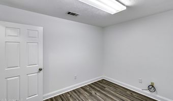 1041 Lake Vlg, Brandon, MS 39047