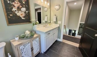 16 Stagecoach Rd, Barrington, NH 03825