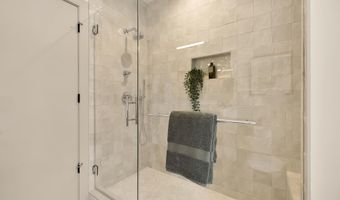 6916 CARMICHAEL Ave, Bethesda, MD 20817