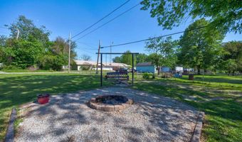 805 W 4th St, Bicknell, IN 47512