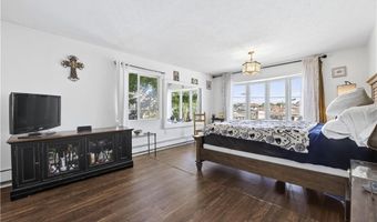 16 Courtway St, Narragansett, RI 02882