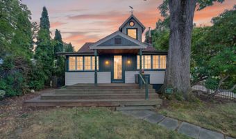 207 Pawson Rd, Branford, CT 06405