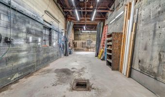 1567 Hammond St, Bangor, ME 04401