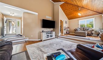 2013 Deerfield Dr, Ashtabula, OH 44004