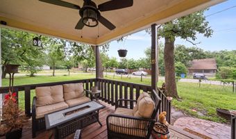 902 Travis Ave, Alvarado, TX 76009